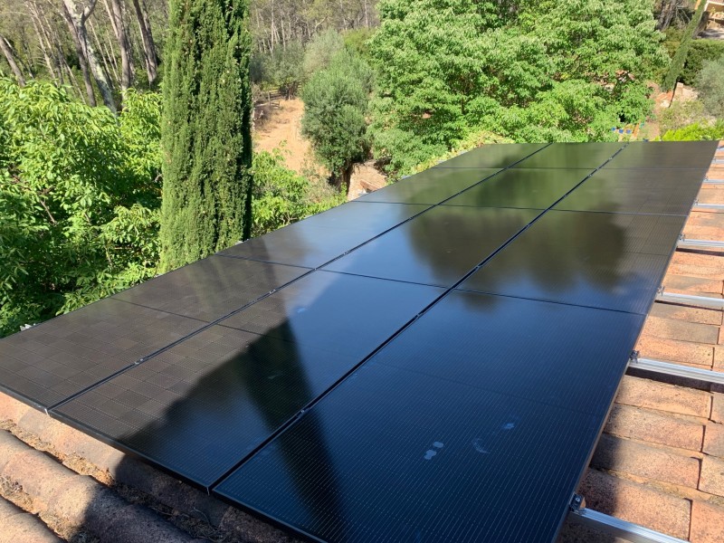 Pose de panneaux photovoltaïque sur tuile au Beausset près de Toulon